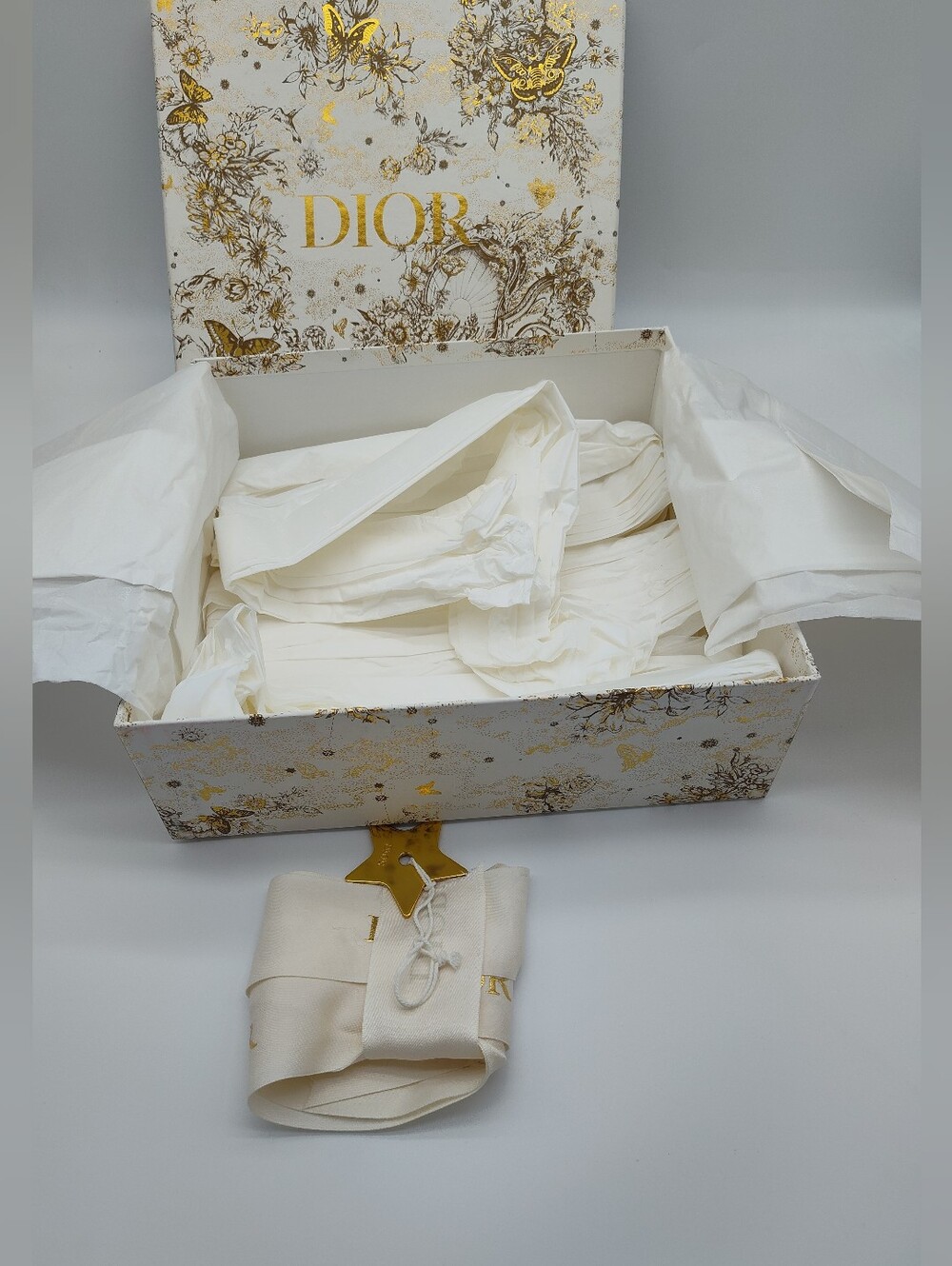 DIOR Le Chariot Gift Box 2" Ribbon Gold Star Charm Tissue Luxury Packaging Set - Picture 3 of 15